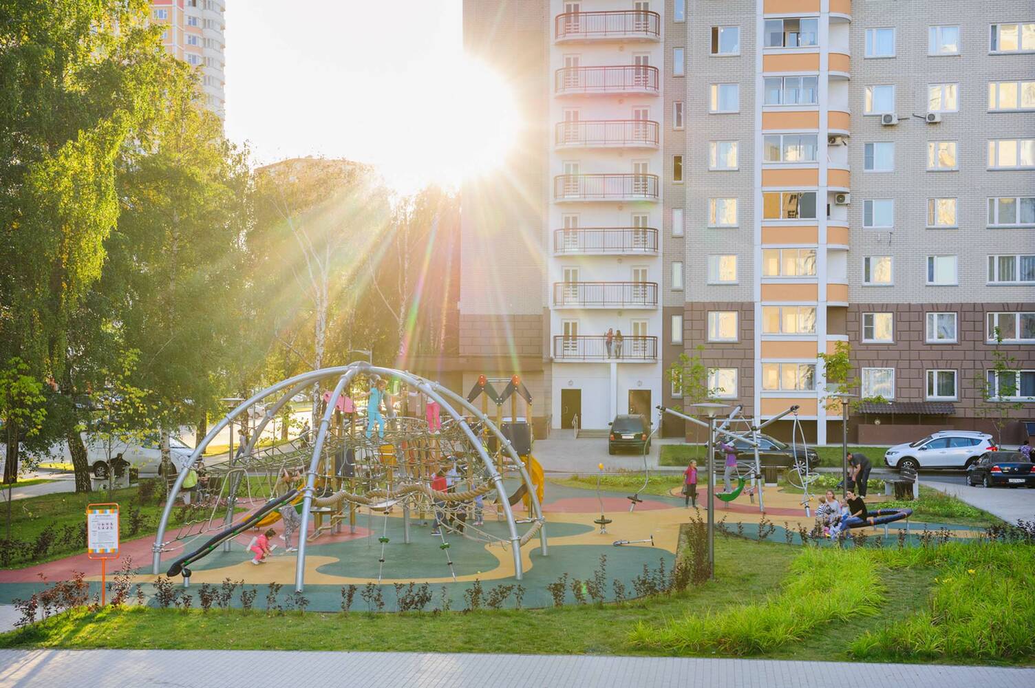 Первый московский. Первый Московский город парк улица Бианки. Бианки д3. Ул. Бианки, д.5. Улица Бианки д6 к3 Москва фото.